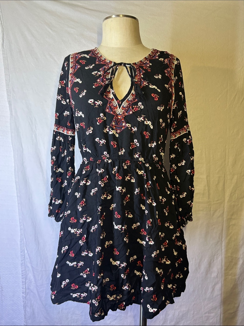 Forever 21 Black Floral Long-Sleeve Tie-Neck Dress